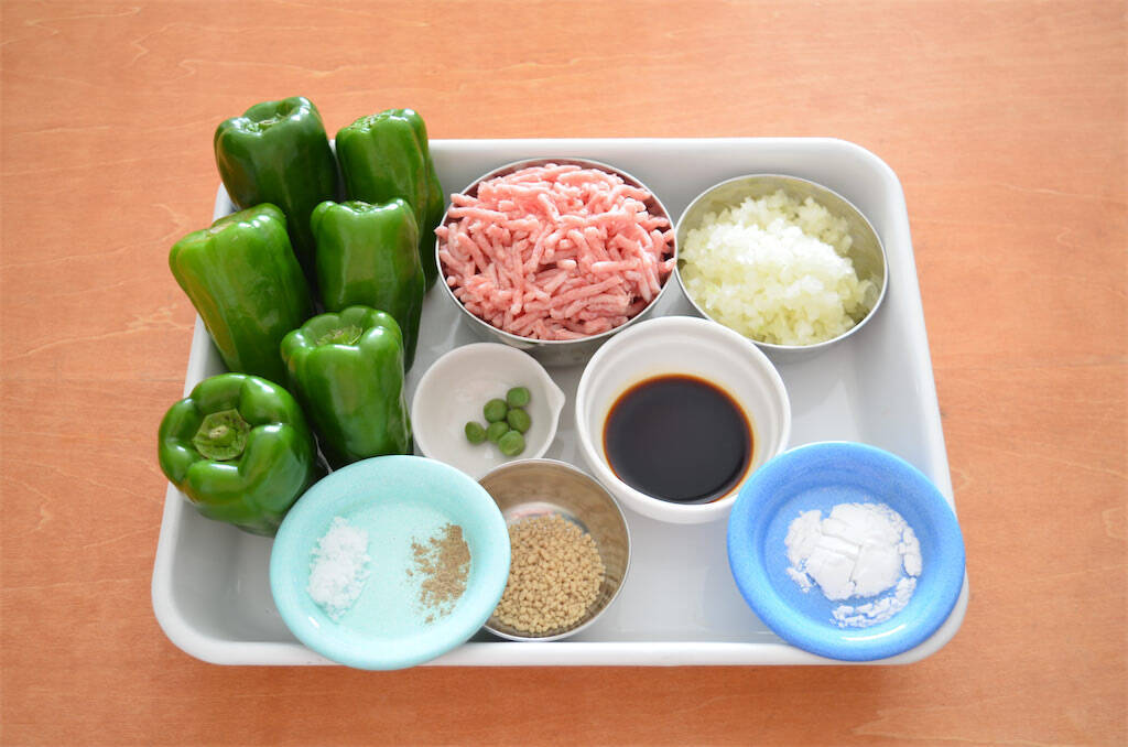 【一粒で2度おいしい】ピーマンの肉詰めっぽい「ピーマンのシュウマイ」作ってみた！ポン酢でもケチャップでも
