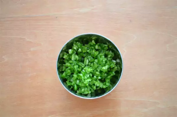 「【一粒で2度おいしい】ピーマンの肉詰めっぽい「ピーマンのシュウマイ」作ってみた！ポン酢でもケチャップでも」の画像