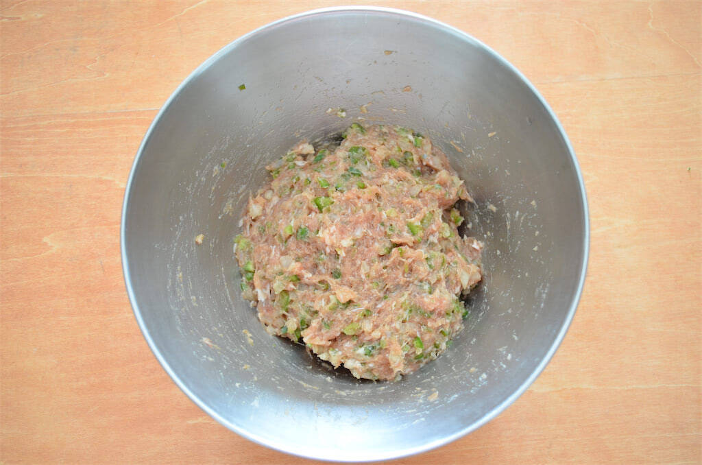 【一粒で2度おいしい】ピーマンの肉詰めっぽい「ピーマンのシュウマイ」作ってみた！ポン酢でもケチャップでも