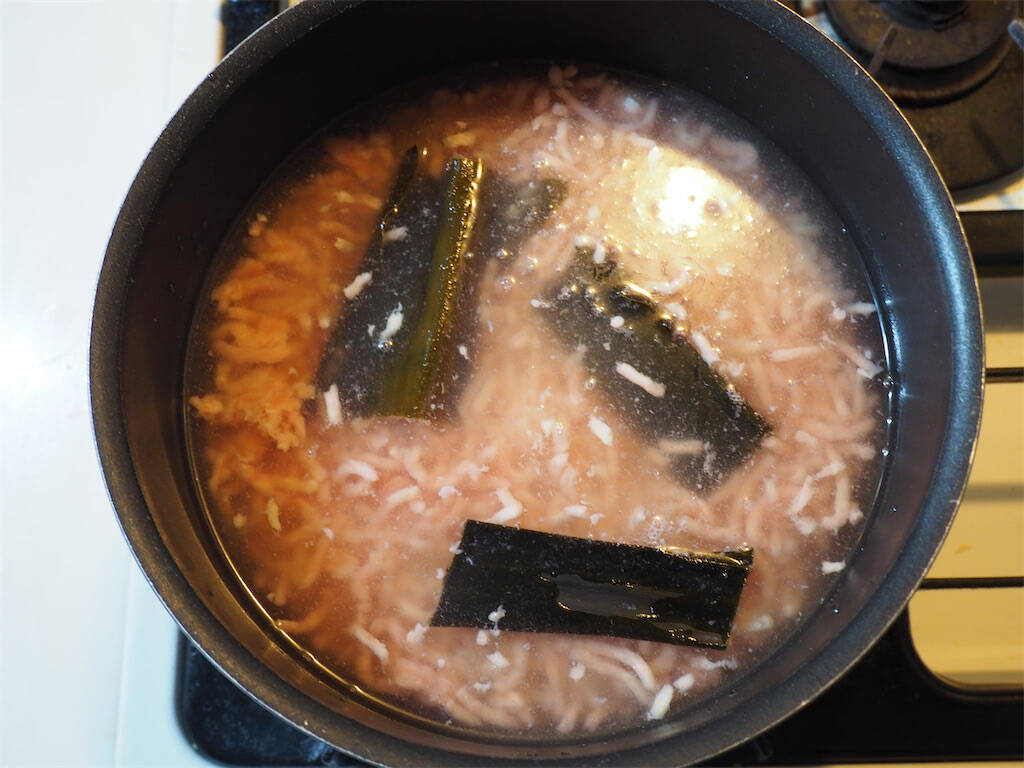 え、鶏ひき肉から出汁を⁉手軽に極上出汁を抽出できる「最高の水炊き」に挑戦！澄んだスープが極上♡