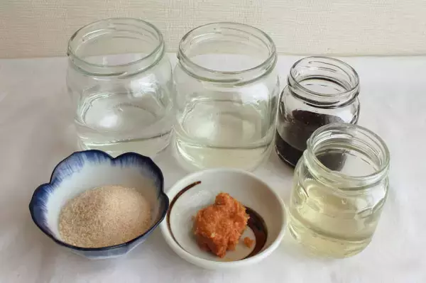 「【すき焼きなのに…肉じゃなくてサンマかよ!?】ぶつ切りにした身がゴロゴロ♪割下は味噌風味でコク旨♡」の画像