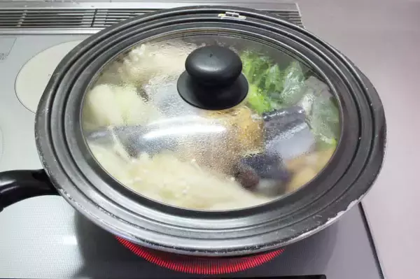 「【すき焼きなのに…肉じゃなくてサンマかよ!?】ぶつ切りにした身がゴロゴロ♪割下は味噌風味でコク旨♡」の画像