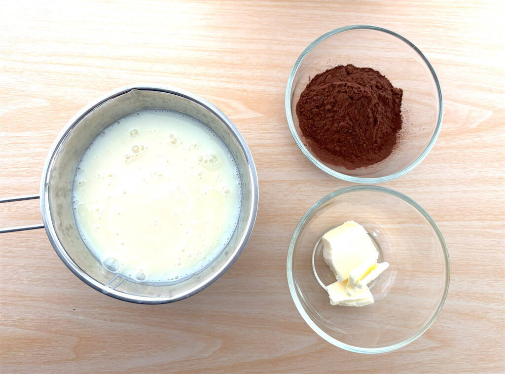 【ドイツ発】練乳とココアを練って冷やすだけ♪焼かずにお手軽「生チョコ風」作ろう！必要なのは根気だけ