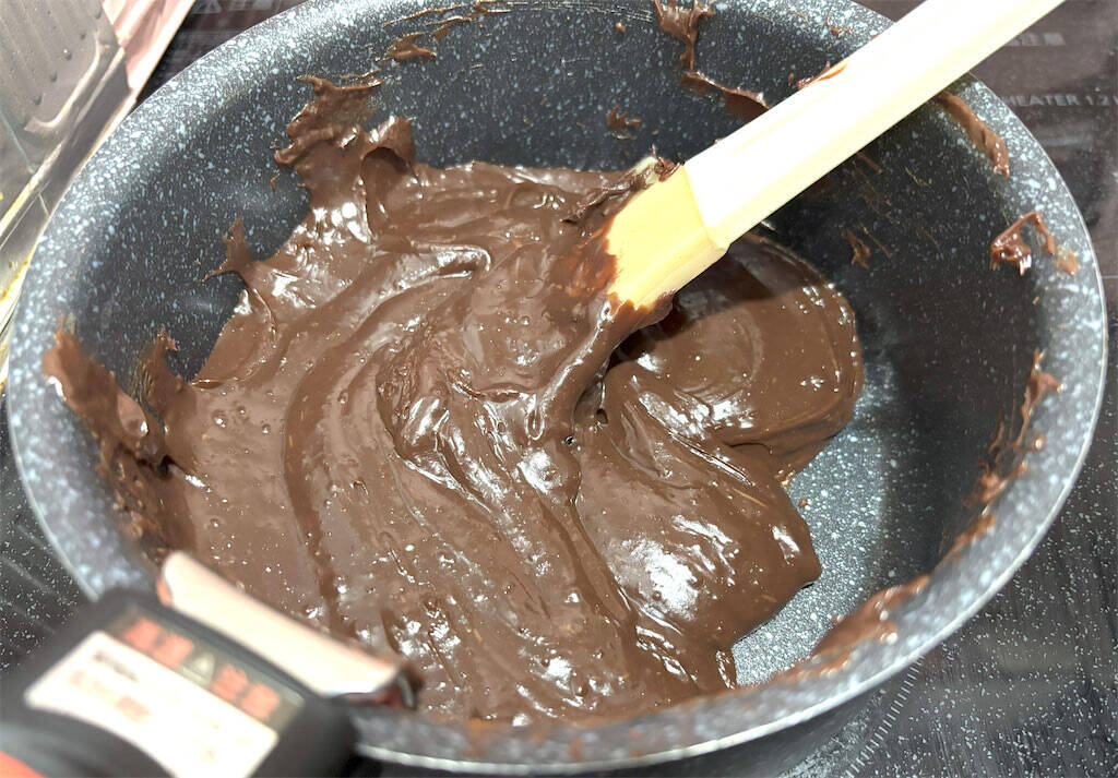 【ドイツ発】練乳とココアを練って冷やすだけ♪焼かずにお手軽「生チョコ風」作ろう！必要なのは根気だけ