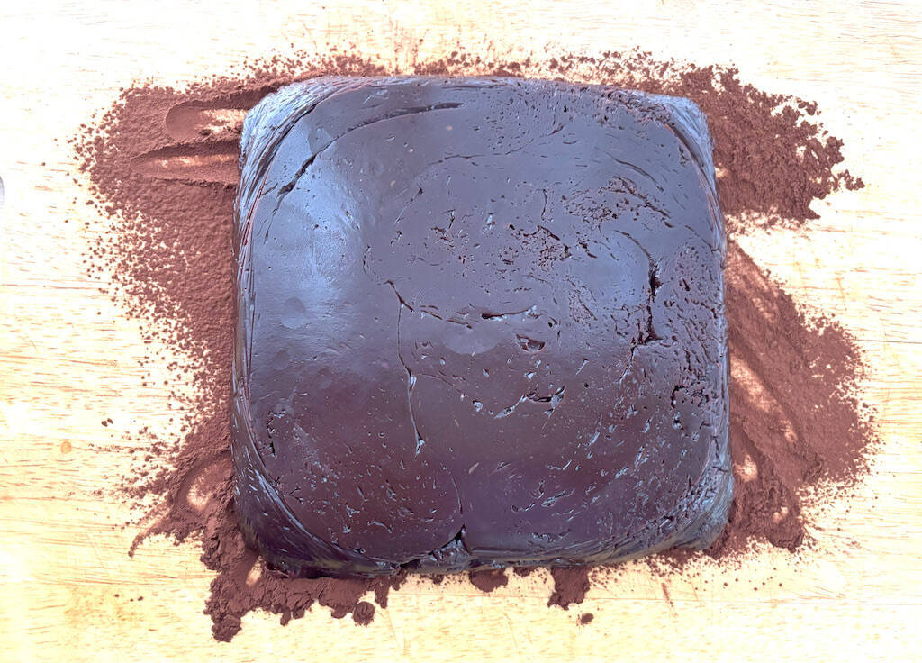 【ドイツ発】練乳とココアを練って冷やすだけ♪焼かずにお手軽「生チョコ風」作ろう！必要なのは根気だけ