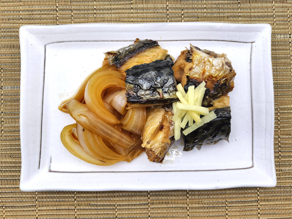 【絶品！郷土メシ】まるごと串焼きのサバに圧倒！鳥取県の郷土料理「焼きサバの煮付け」を作ってみた!!