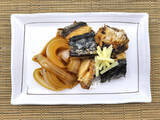 「【絶品！郷土メシ】まるごと串焼きのサバに圧倒！鳥取県の郷土料理「焼きサバの煮付け」を作ってみた!!」の画像5