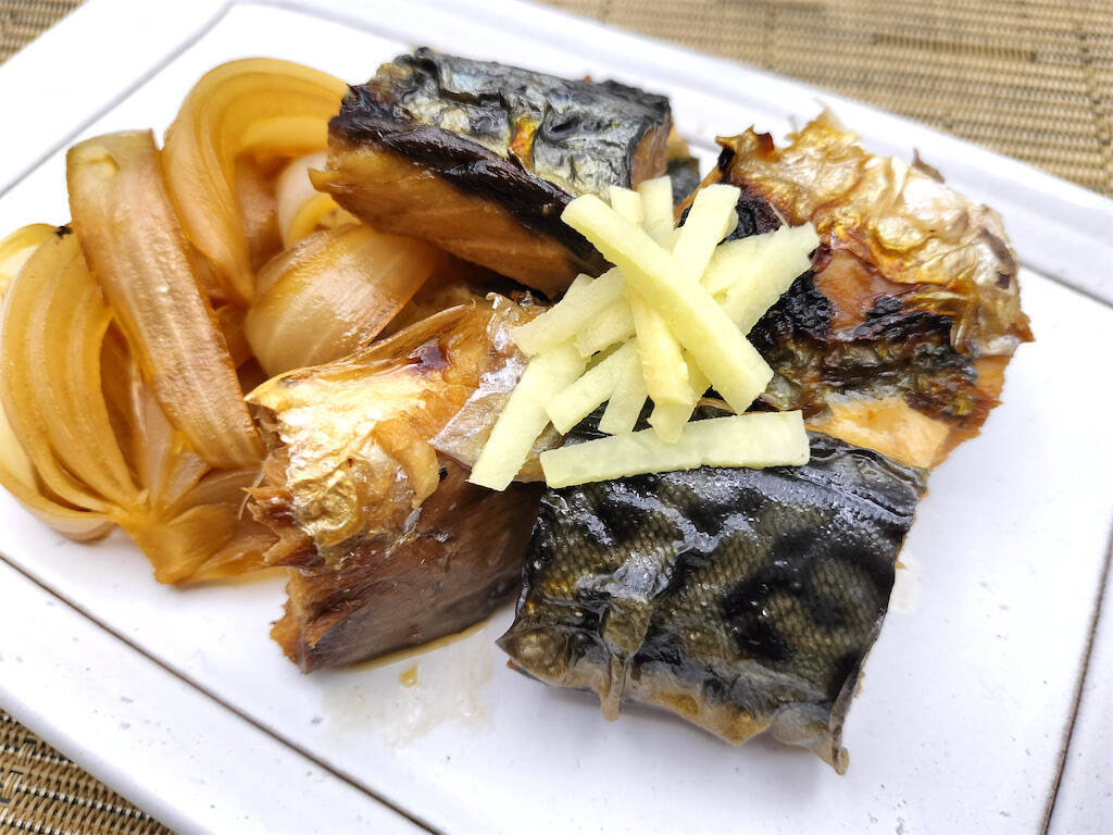 【絶品！郷土メシ】まるごと串焼きのサバに圧倒！鳥取県の郷土料理「焼きサバの煮付け」を作ってみた!!