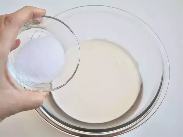 「【市販のキャラメルで本格派】レンジで溶かして冷やすだけ「ミルクプリン」作ってみた！むちっと濃厚なの♡」の画像