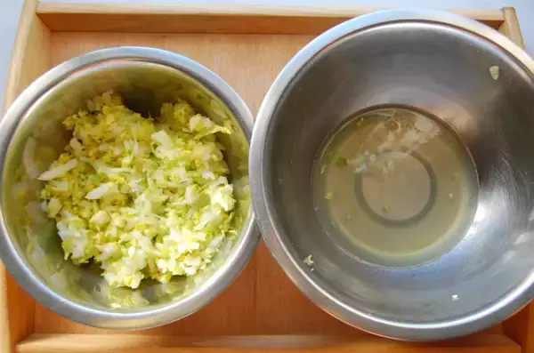 「【リュウジレシピ】余った白菜で「コールスロー」に挑戦♪ベーコンの旨味にマヨ＆にんにく…ゴマが名脇役」の画像