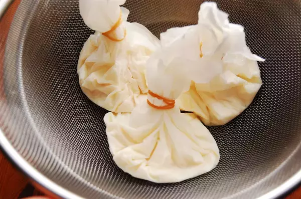 「【水切りだけで濃厚チーズケーキ風】作りおきの自家製「柑橘のさっと煮」で「ヨーグルトケーキ」作ってみた！」の画像