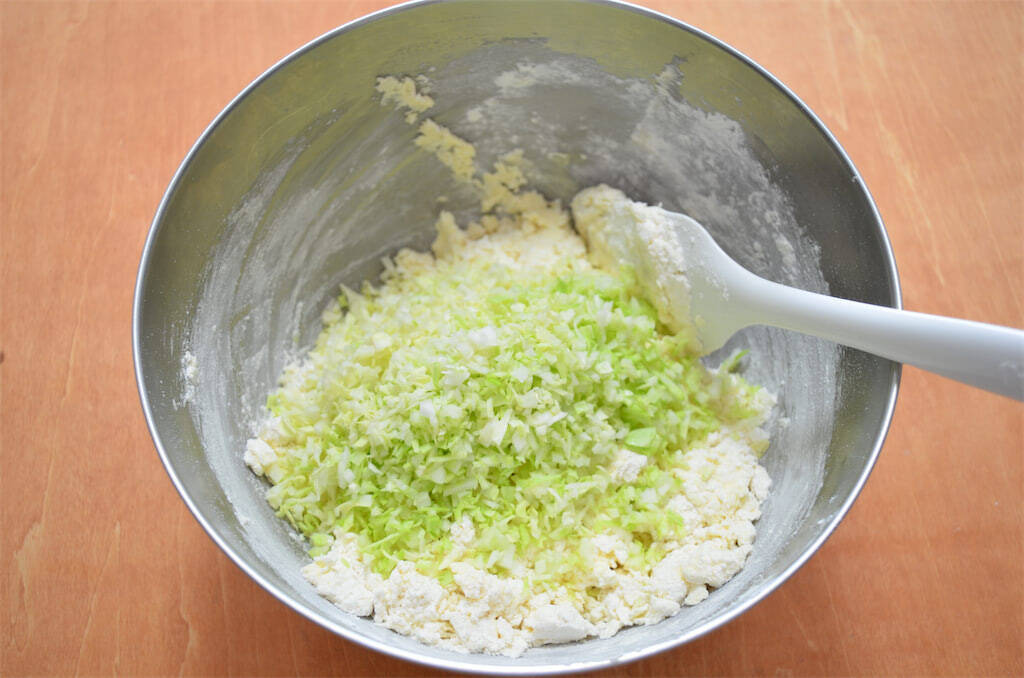 【キャベツクッキーってなんだ!?】バタークッキーにキャベツの千切り？なぜかポトフ風味で意外とイケる…！