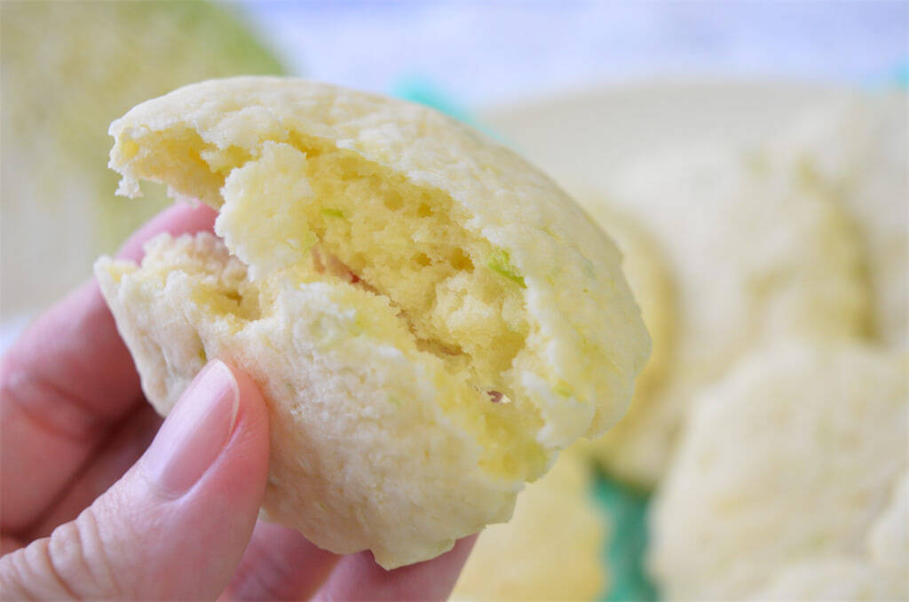 【キャベツクッキーってなんだ!?】バタークッキーにキャベツの千切り？なぜかポトフ風味で意外とイケる…！