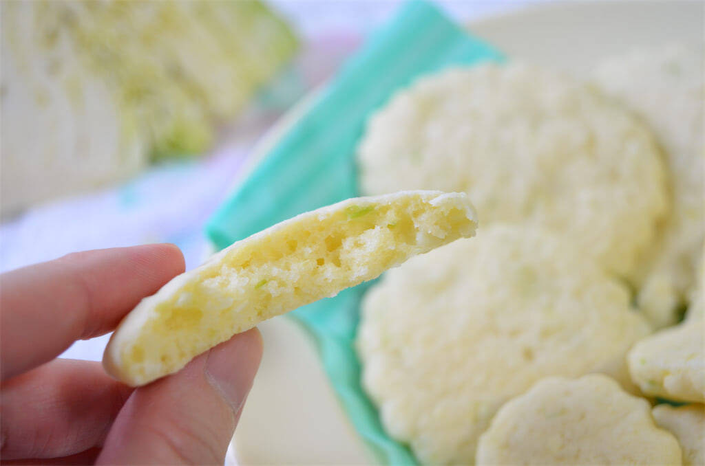 【キャベツクッキーってなんだ!?】バタークッキーにキャベツの千切り？なぜかポトフ風味で意外とイケる…！