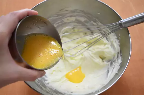 「【キャベツクッキーってなんだ!?】バタークッキーにキャベツの千切り？なぜかポトフ風味で意外とイケる…！」の画像