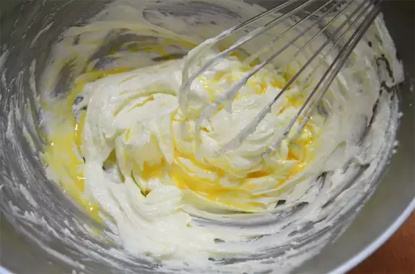 「【キャベツクッキーってなんだ!?】バタークッキーにキャベツの千切り？なぜかポトフ風味で意外とイケる…！」の画像