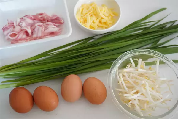「【キャベツの代わりにニラ使用】それだけで「とん平焼き」がふわトロに！チーズのコラボも◎【農家直伝】」の画像