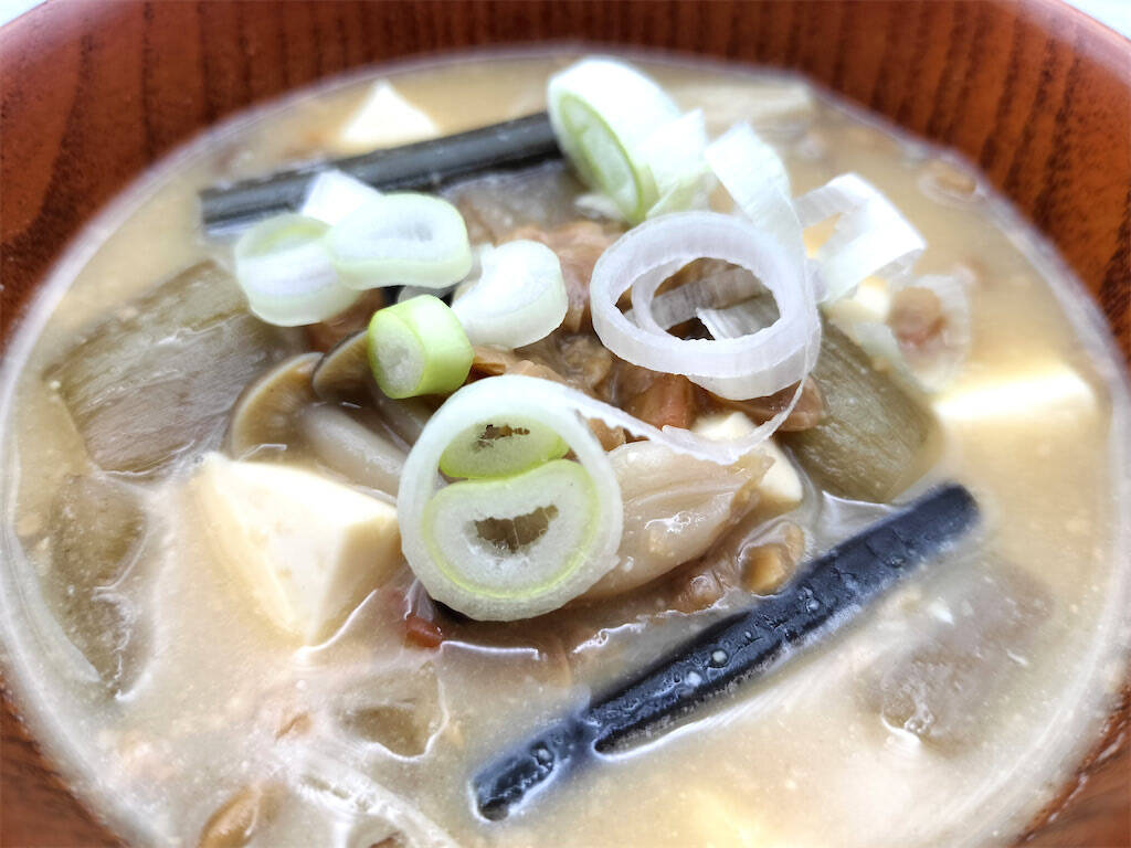 【絶品！郷土メシ】山形の郷土料理「納豆汁」を作ってみた！「いもがら」と潰し納豆のハーモニーが決め手