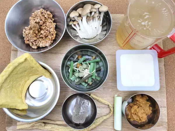 「【絶品！郷土メシ】山形の郷土料理「納豆汁」を作ってみた！「いもがら」と潰し納豆のハーモニーが決め手」の画像