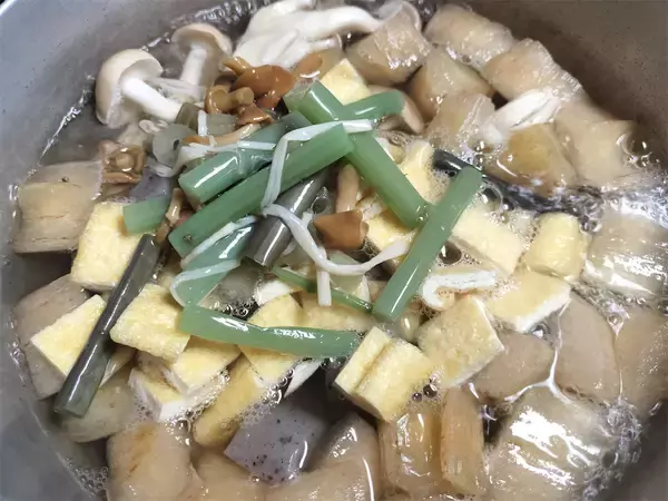 「【絶品！郷土メシ】山形の郷土料理「納豆汁」を作ってみた！「いもがら」と潰し納豆のハーモニーが決め手」の画像