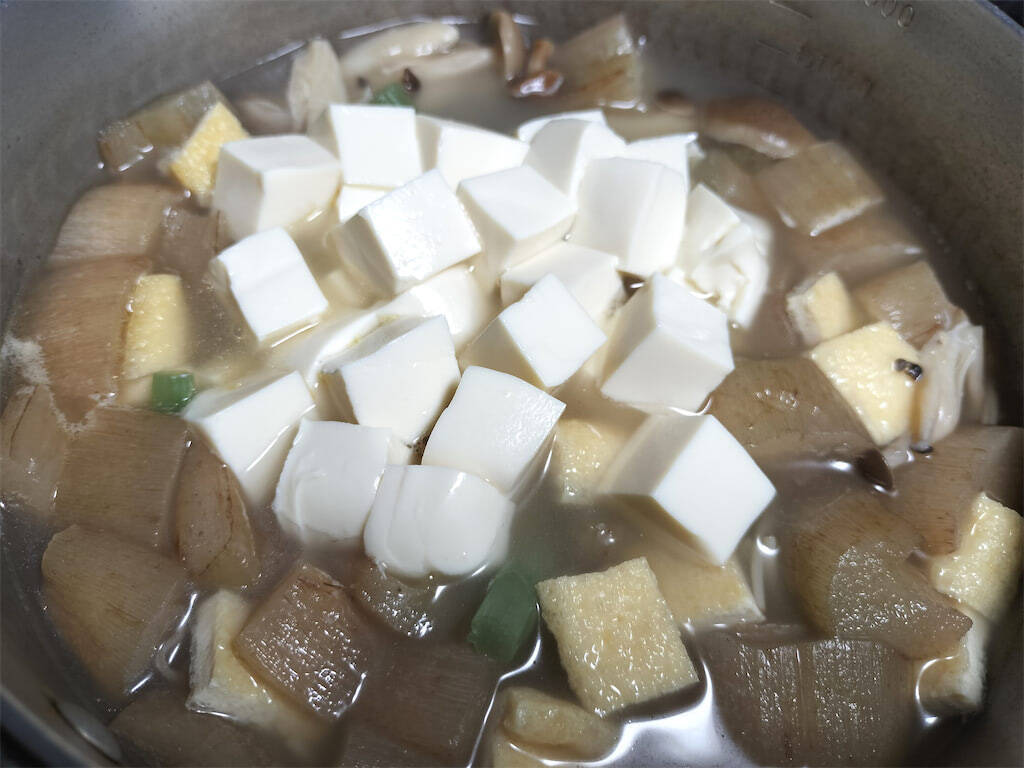 【絶品！郷土メシ】山形の郷土料理「納豆汁」を作ってみた！「いもがら」と潰し納豆のハーモニーが決め手