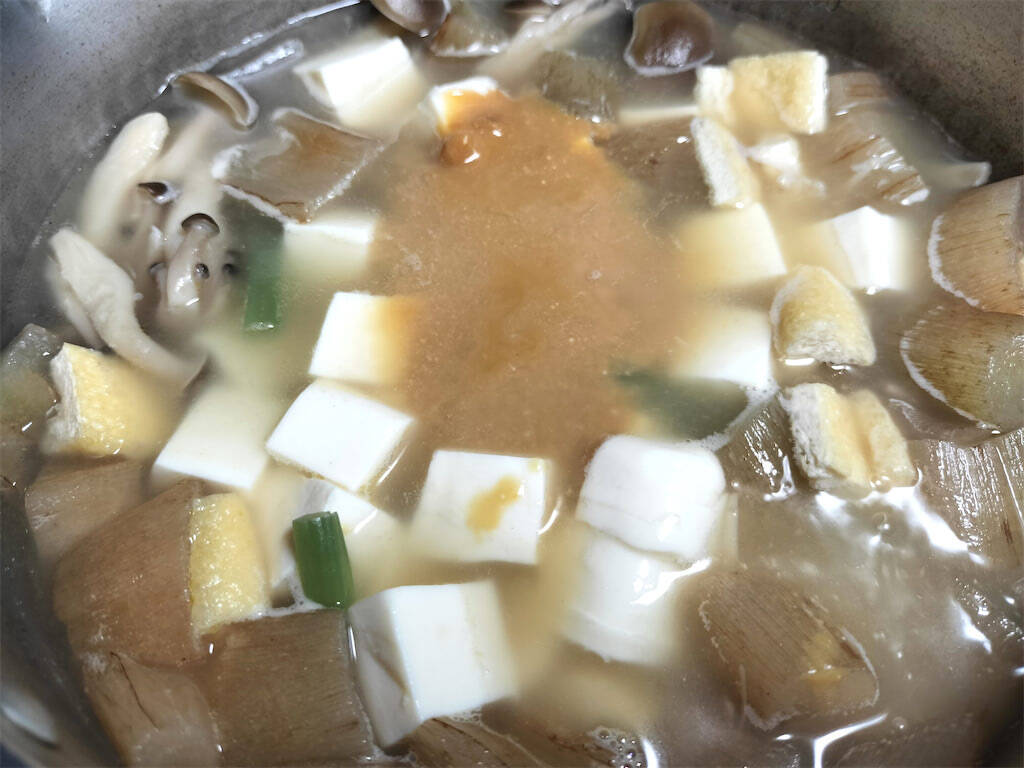 【絶品！郷土メシ】山形の郷土料理「納豆汁」を作ってみた！「いもがら」と潰し納豆のハーモニーが決め手