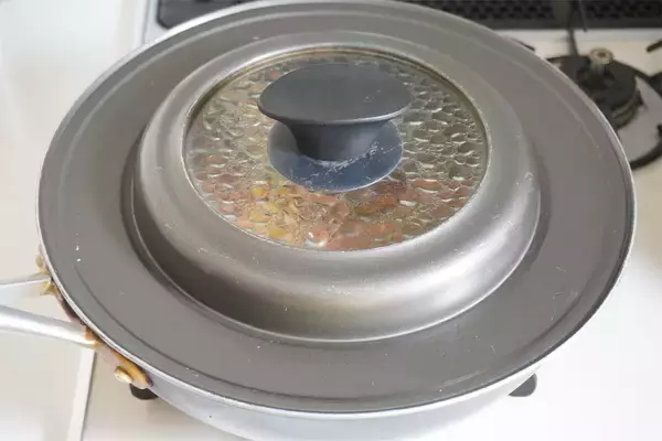 「【オクラ16本大量消費】野菜の水分で旨味凝縮「夏カレー」作ってみた！ネバとろ最上級でご飯が進む【農家直伝】」の画像