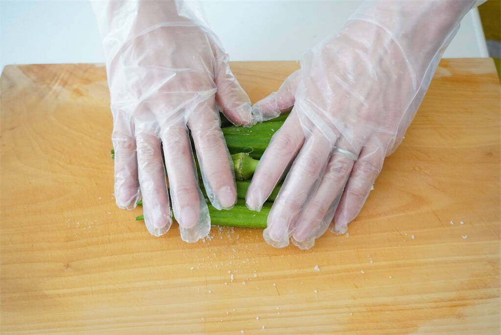 【オクラ16本大量消費】野菜の水分で旨味凝縮「夏カレー」作ってみた！ネバとろ最上級でご飯が進む【農家直伝】