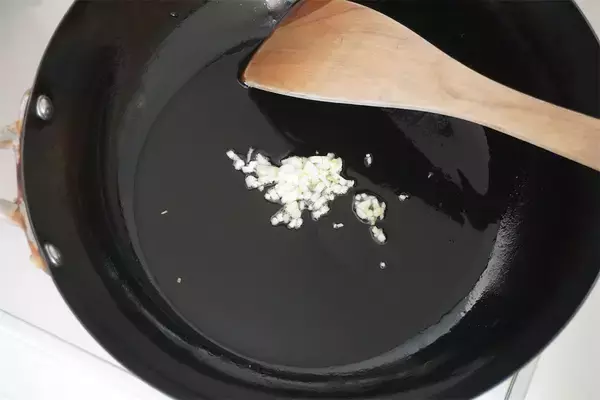 「【オクラ16本大量消費】野菜の水分で旨味凝縮「夏カレー」作ってみた！ネバとろ最上級でご飯が進む【農家直伝】」の画像