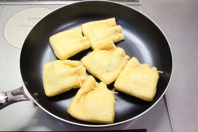 【納豆の最強アレンジ】チーズと一緒に油揚げに詰める!?「油揚げの納豆チーズきんちゃく」作ってみた！激ウマ!!