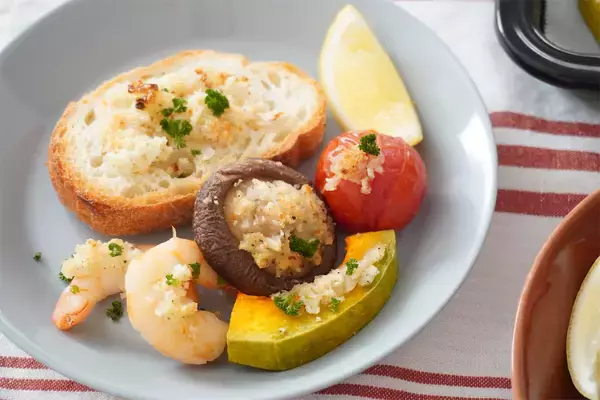 「【自家製ガーリックバター】玉ねぎ＆パン粉混ぜて旨味キープ♪野菜やエビにのせて焼いてみた！【農家直伝】」の画像