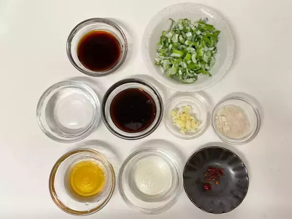 「炊飯器で本格エスニック！「ねぎたっぷりカオマンガイ」作ってみた！【香味ダレも絶品】」の画像