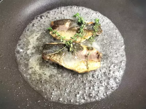 「【シェフ三國の仰天レシピ】え、何で干物⁉うま味が重なり合う和風ルウ♡「干物でカレーライス」に挑戦！」の画像