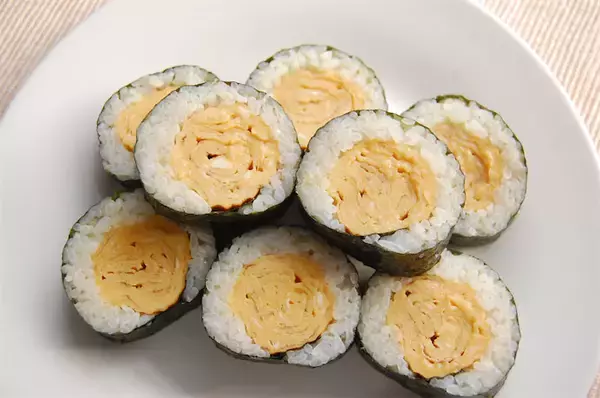 シンプルにめっちゃ美味しいヤツ！「厚焼き玉子巻き寿司」に挑戦♪お花見や行楽にも！