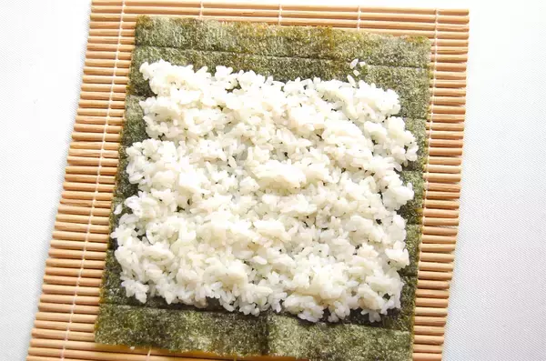 「シンプルにめっちゃ美味しいヤツ！「厚焼き玉子巻き寿司」に挑戦♪お花見や行楽にも！」の画像