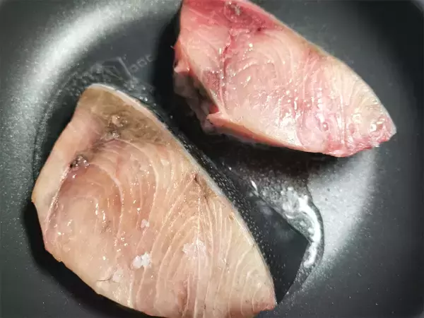 「【伝説の料理人ふーみんママの魚料理】え、ただの焼いたぶり!?中華だからオイスターソース焼きなのよ♡」の画像