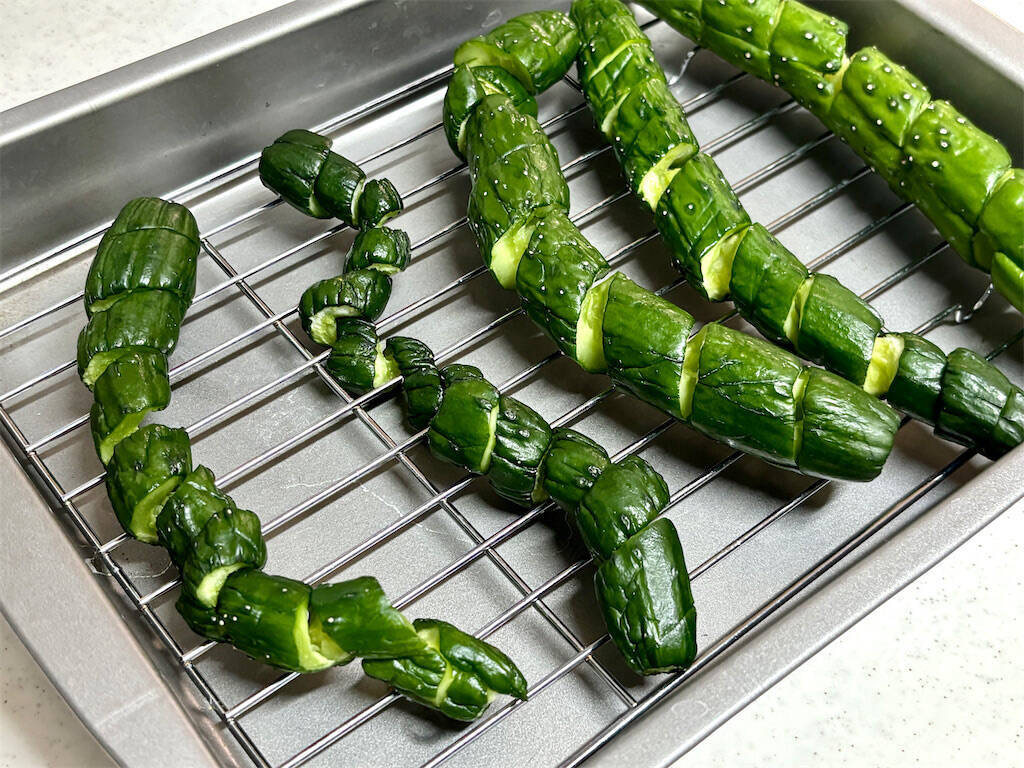 【雷干しで食感パリッパリ】昭和初期の「干しレシピ」で極上のきゅうりの漬け物作ってみた！無限に噛んでたい♪
