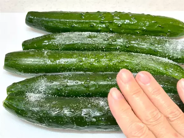 「【雷干しで食感パリッパリ】昭和初期の「干しレシピ」で極上のきゅうりの漬け物作ってみた！無限に噛んでたい♪」の画像