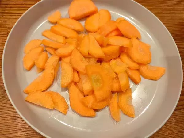 「【一石二鳥】肉じゃがとご飯で「ハイブリッドな炊き込みご飯」作ってみた！煮込まずホクッ【農家直伝】」の画像