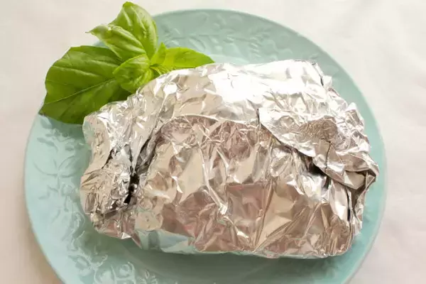 「【フライパンは「蒸し」が得意】ズボラおしゃれな「鯛の南仏風ホイル蒸し」作ってみた！なんだこの甘さは!?」の画像