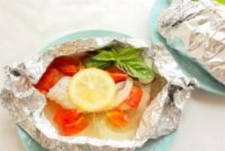 【フライパンは「蒸し」が得意】ズボラおしゃれな「鯛の南仏風ホイル蒸し」作ってみた！なんだこの甘さは!?