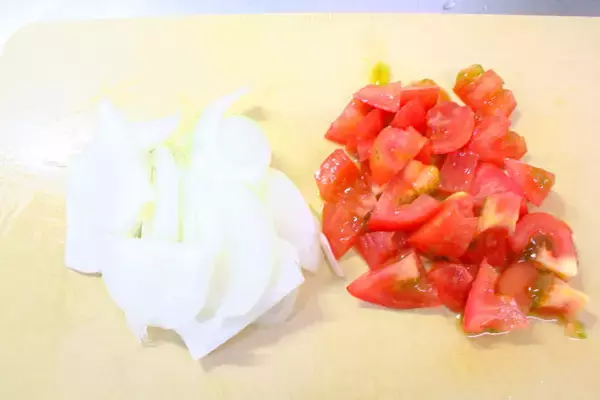 「【フライパンは「蒸し」が得意】ズボラおしゃれな「鯛の南仏風ホイル蒸し」作ってみた！なんだこの甘さは!?」の画像