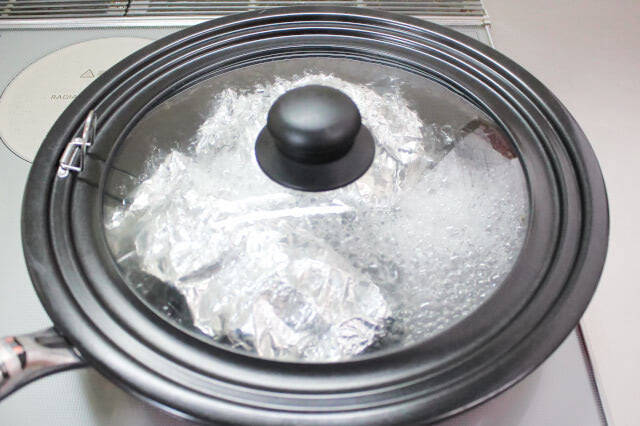 【フライパンは「蒸し」が得意】ズボラおしゃれな「鯛の南仏風ホイル蒸し」作ってみた！なんだこの甘さは!?