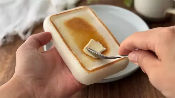 「【10分で米粉パン完成】レンジで「米粉の食パントースト風」ができる！サクもち神食感♡【元パティシエ直伝】」の画像