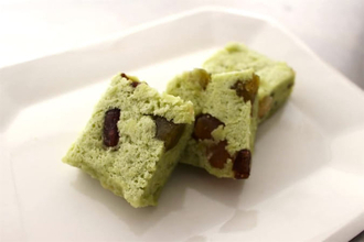 一見普通の抹茶ケーキ…でも実は鹿児島銘菓「かるかん」!?米粉＆長芋でしっとりもっちり♡【農家直伝】