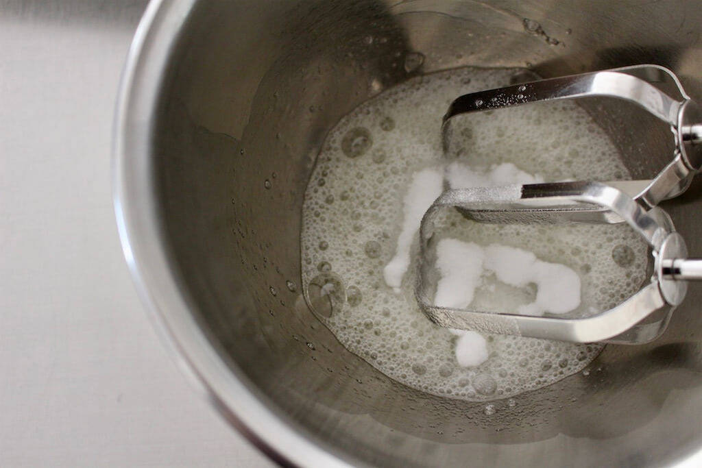 一見普通の抹茶ケーキ…でも実は鹿児島銘菓「かるかん」!?米粉＆長芋でしっとりもっちり♡【農家直伝】