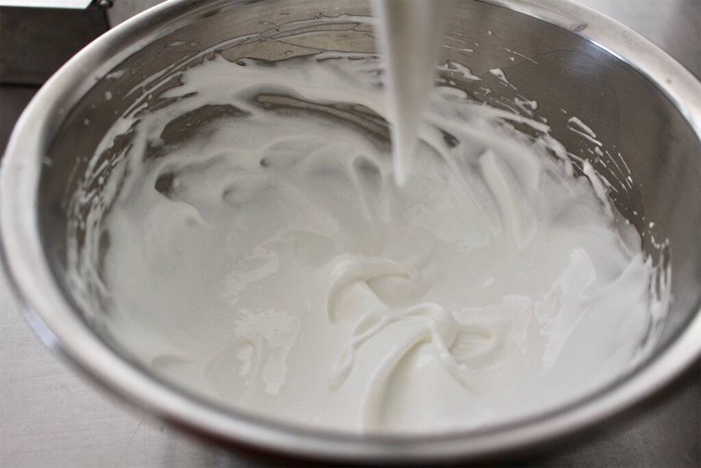 一見普通の抹茶ケーキ…でも実は鹿児島銘菓「かるかん」!?米粉＆長芋でしっとりもっちり♡【農家直伝】