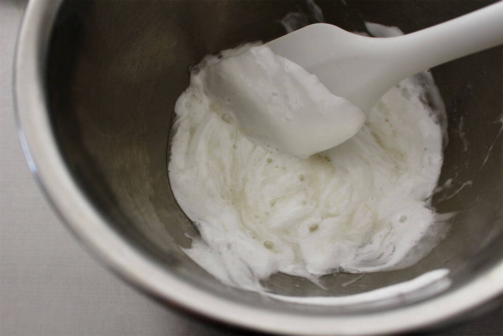 一見普通の抹茶ケーキ…でも実は鹿児島銘菓「かるかん」!?米粉＆長芋でしっとりもっちり♡【農家直伝】