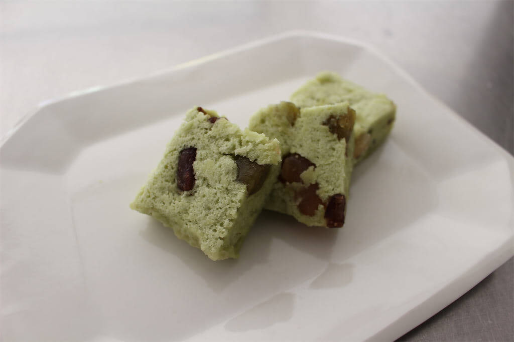 一見普通の抹茶ケーキ…でも実は鹿児島銘菓「かるかん」!?米粉＆長芋でしっとりもっちり♡【農家直伝】