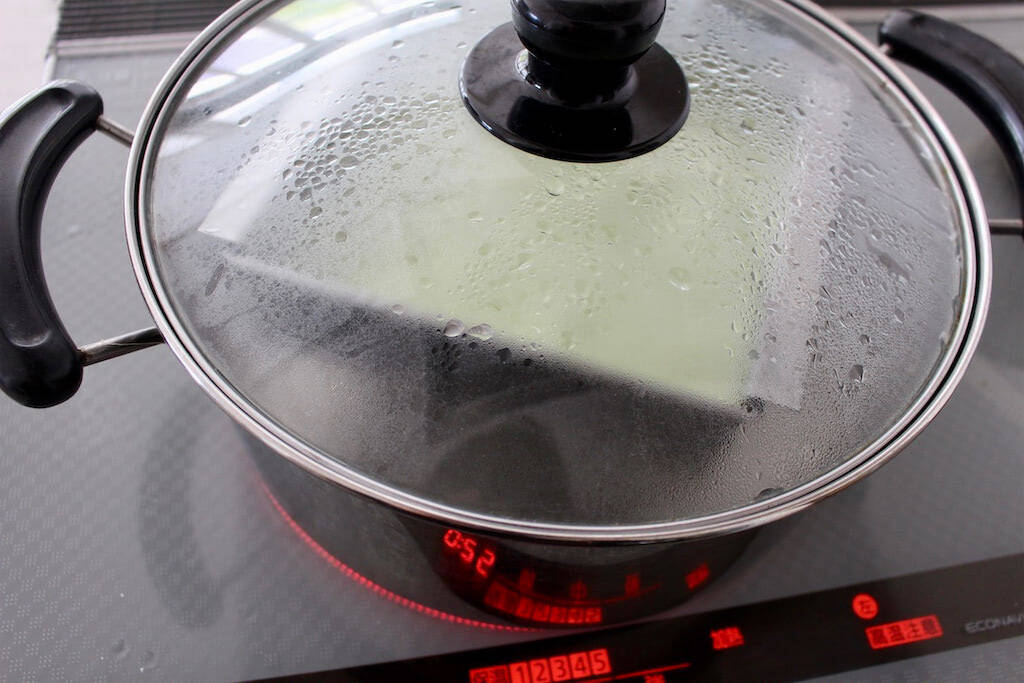 一見普通の抹茶ケーキ…でも実は鹿児島銘菓「かるかん」!?米粉＆長芋でしっとりもっちり♡【農家直伝】